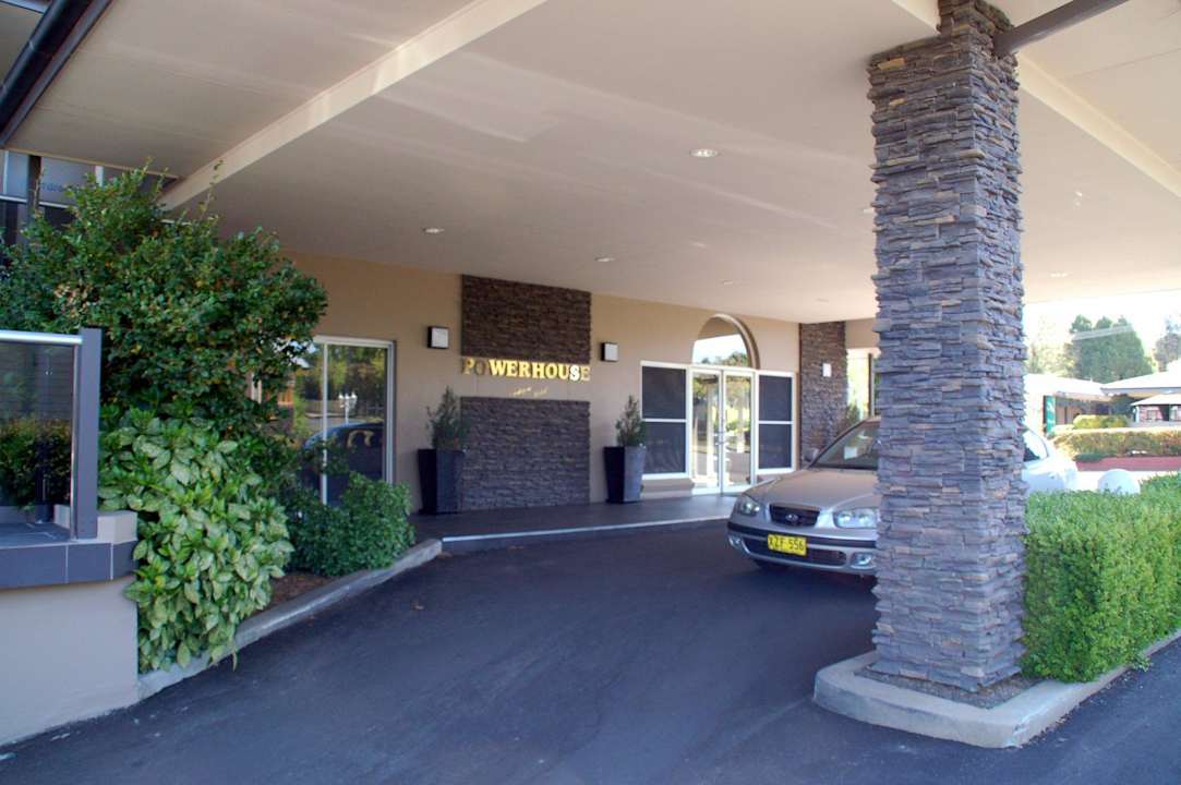 Einfahrt / Eingang zur Rezeption Quality Hotel Powerhouse