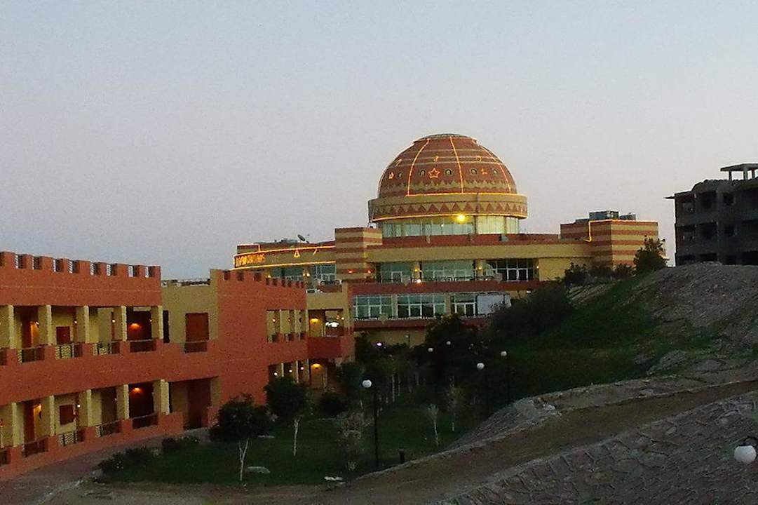Blick über das Hotel Malikia Resort Abu Dabbab
