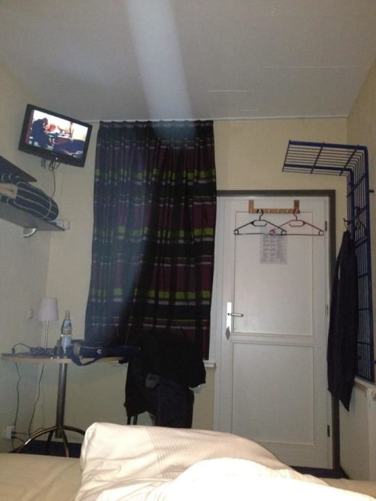 Das Zimmer vom Bett aus betrachtet... Hotel am Schloss