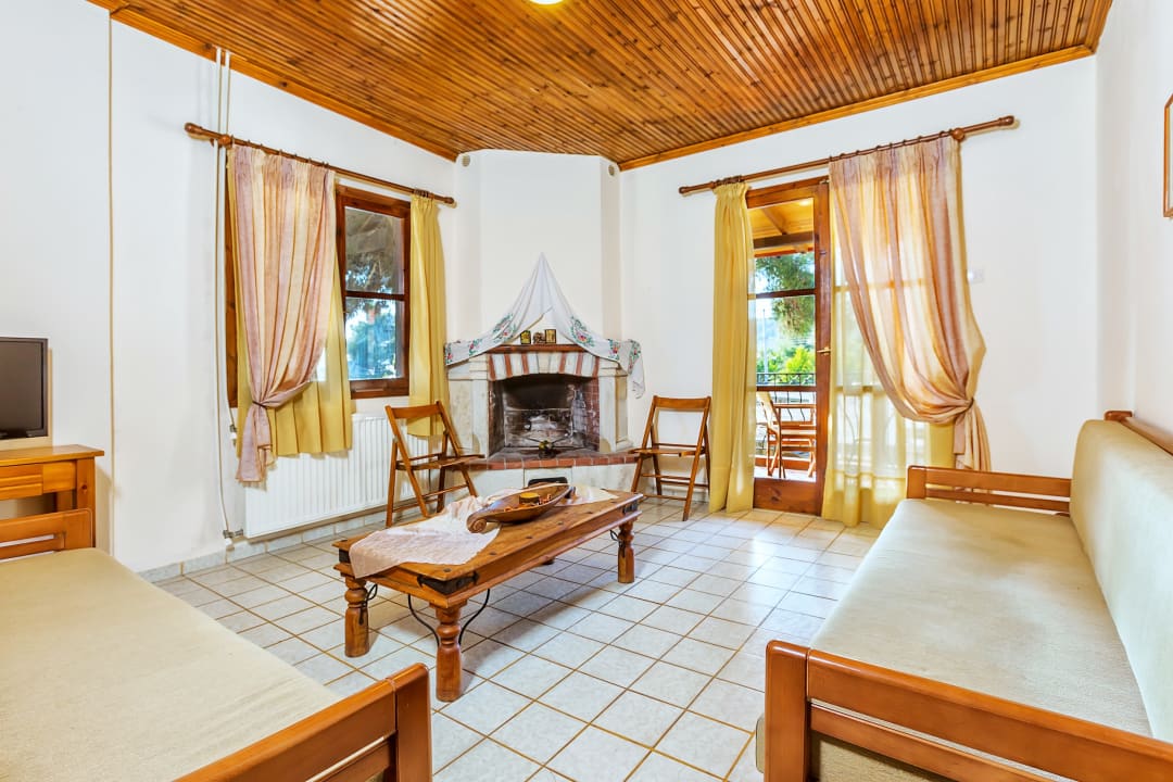 Zimmer Xenios Karnagio Apartments