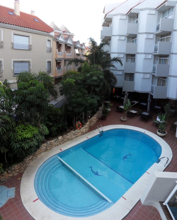 Woda w kwietniu jeszcze zimna AluaSun Lago Rojo - Adults Recomended