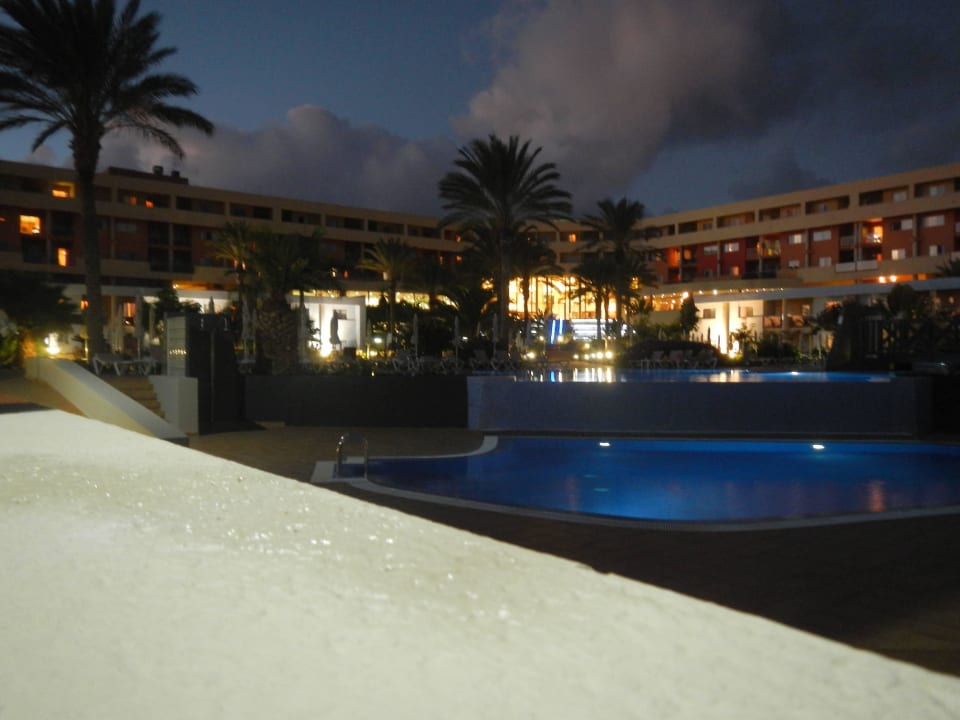 Abendstimmung auf dem Weg zum Essen Iberostar Waves Gaviotas Park