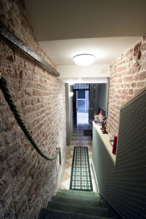 Ingresso Entrance Guesthouse Residenza Laguna