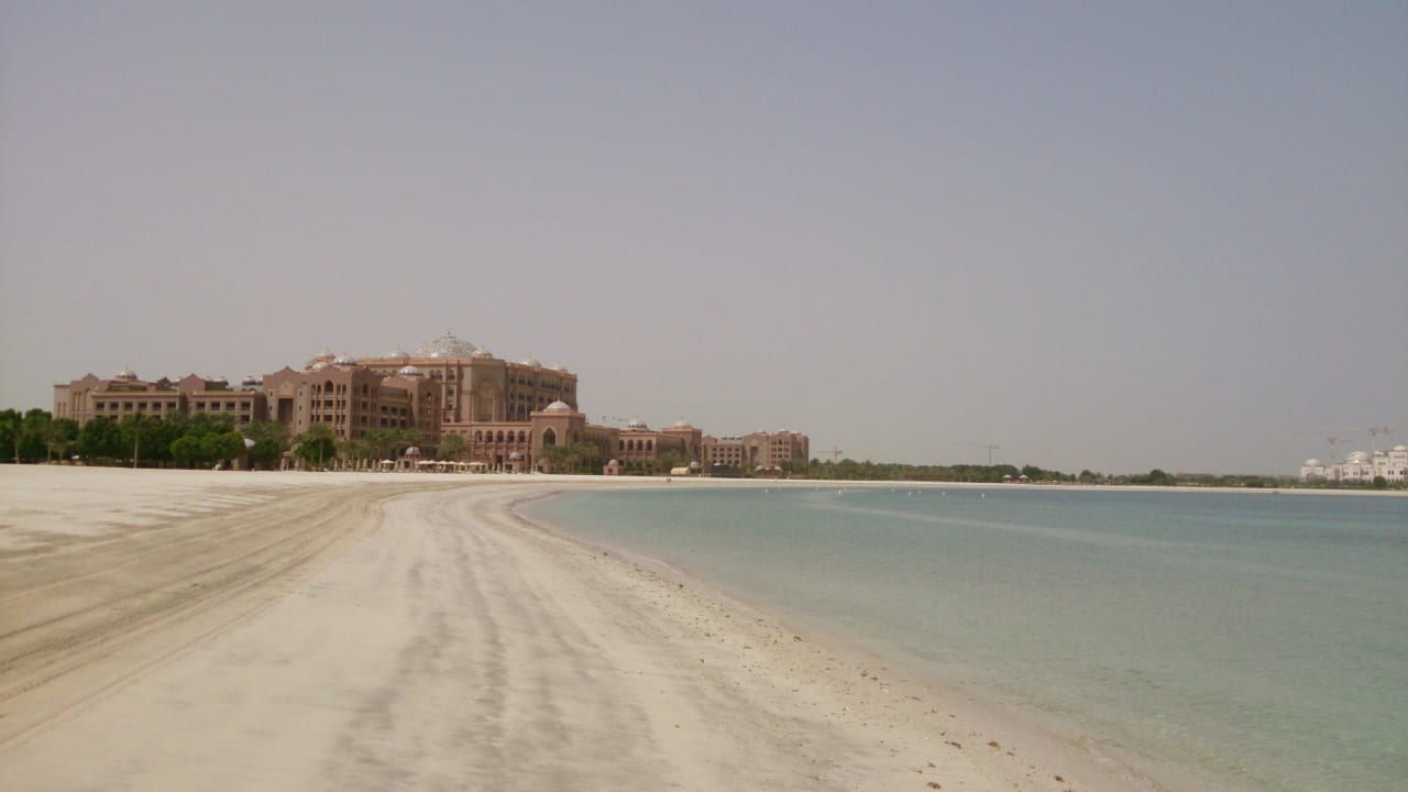 1,4 km langer Sandstrand Emirates Palace Mandarin Oriental