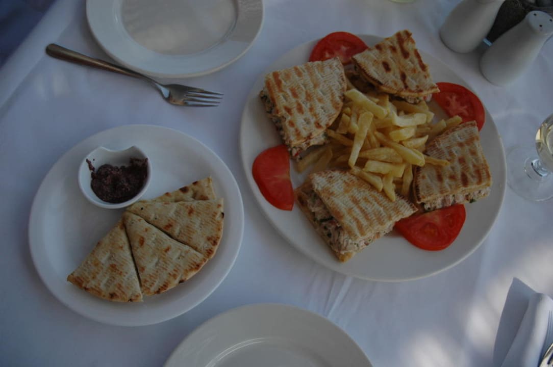 Snack in der Taverne Lindian Dream Seaside Resort