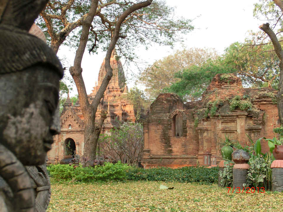 In der Hotelanlage befindliche Pagode Hotel Bagan River View