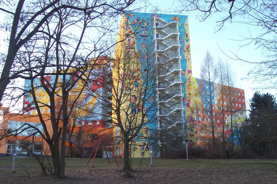 &quot;Hotel vom Garten aus gesehen&quot; AHORN Seehotel Templin