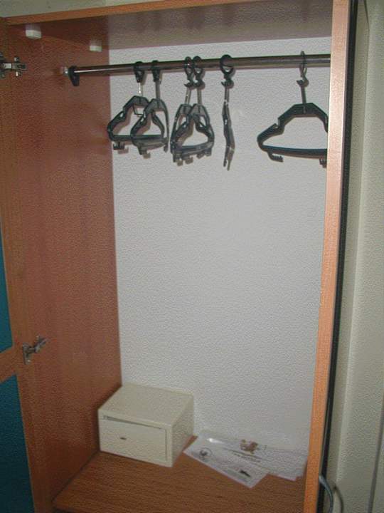 Schrank im Doppelzimmer Hotel Aslan City Kleopatra