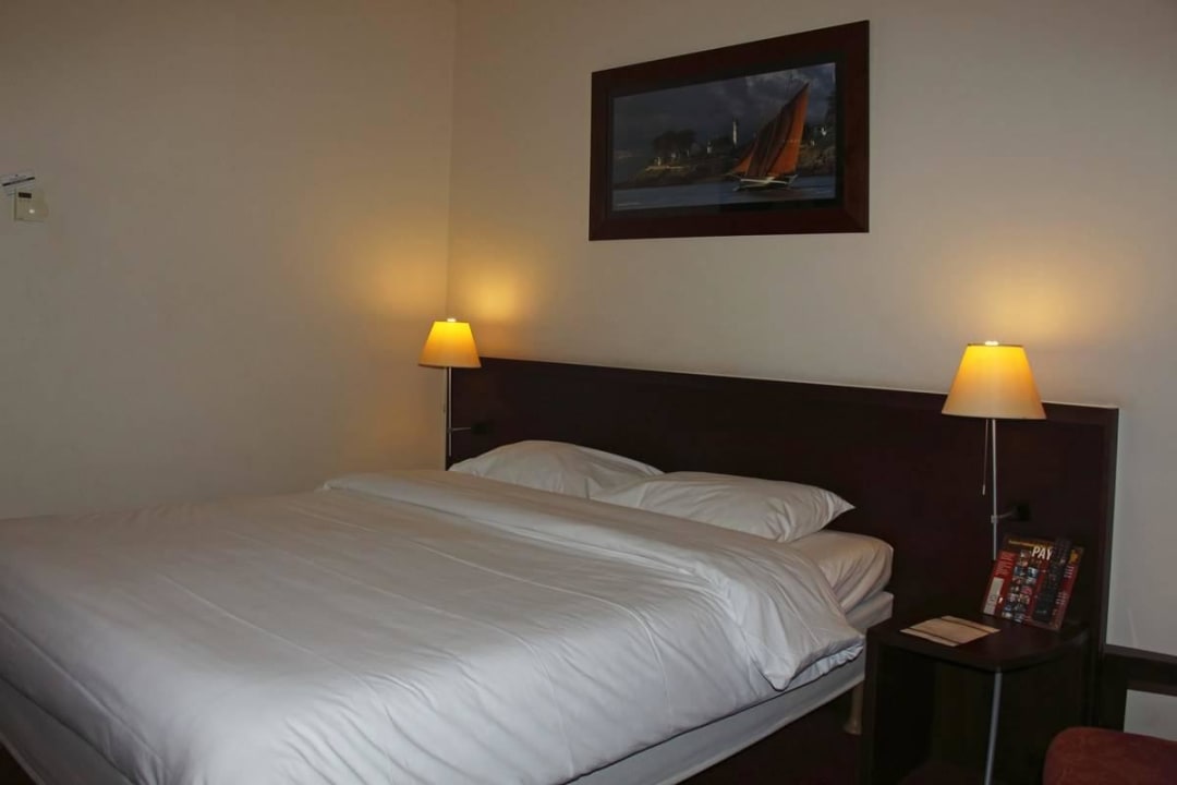 Zimmer mit großem Bett Golden Tulip Warsaw Centre Hotel