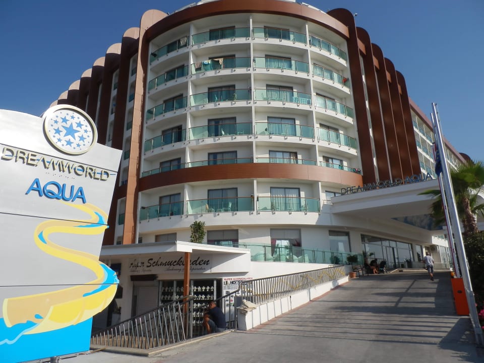 Auffahrt Dream World Aqua Hotel