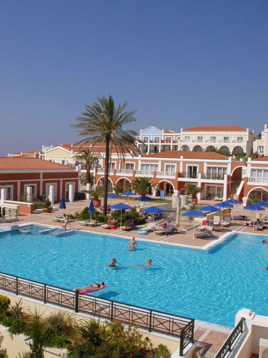 Una delle (tante) piscine Porto Bello Royal