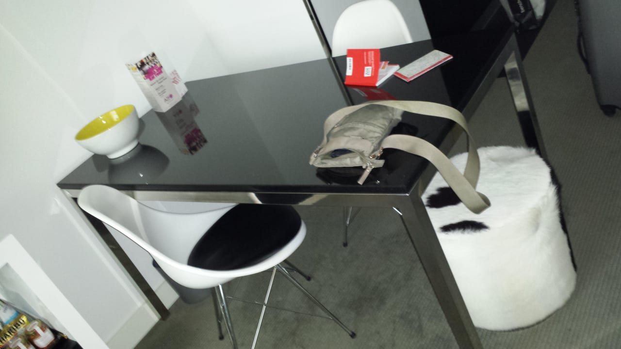 Esstisch Adina Apartment Hotel Berlin Hackescher Markt