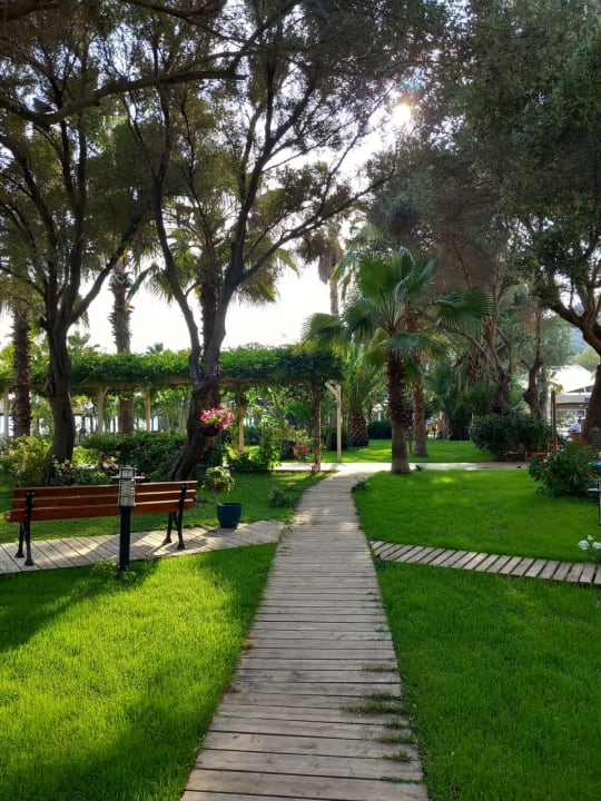 Gartenanlage Latanya Park Resort