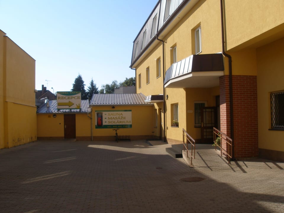 Hotelové parkoviště Hotel Tatra