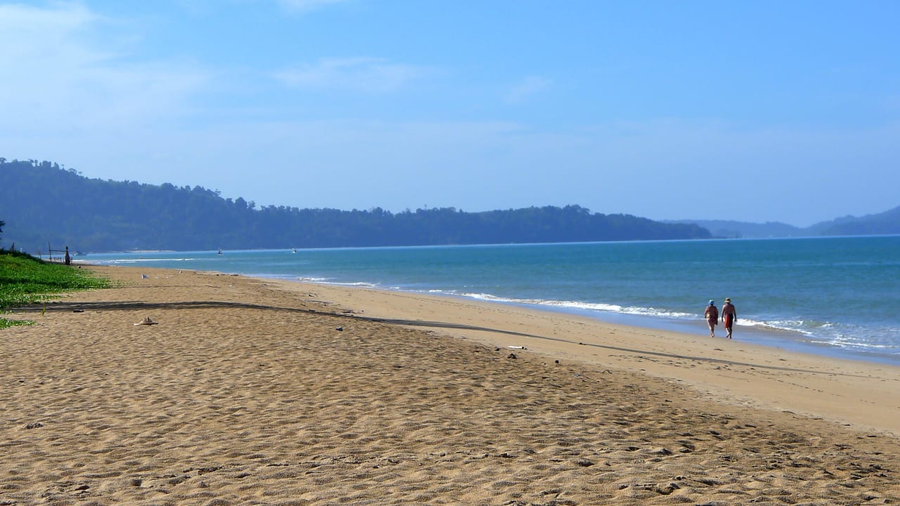 Strand morgens um 9:30 Uhr Khaolak Orchid Beach Resort