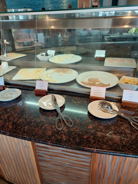 Gastro Sands Suites Resort & Spa