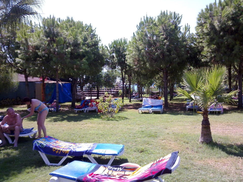 Liegewiese am Ruhepool Club Turtas Beach Hotel