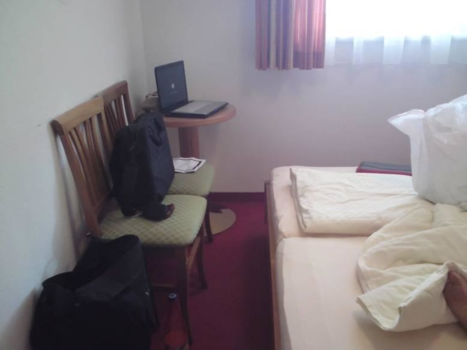 Stühle haben keinen Platz zum richtigen hinstellen Hotel Berghof