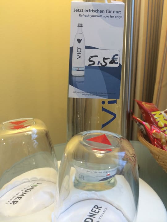 Wasser-Angebot Lindner Hotel Cologne Am Dom, part of JdV by Hyatt