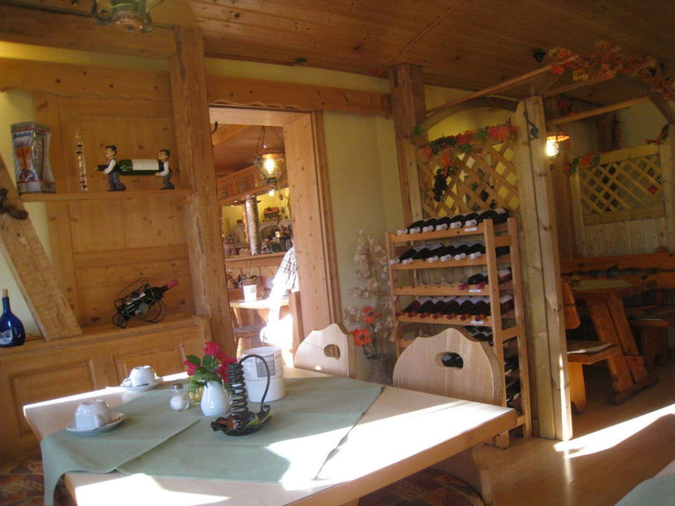 Frühstücksraum zugleich am Abend Weinstube Landhotel Altmühlaue