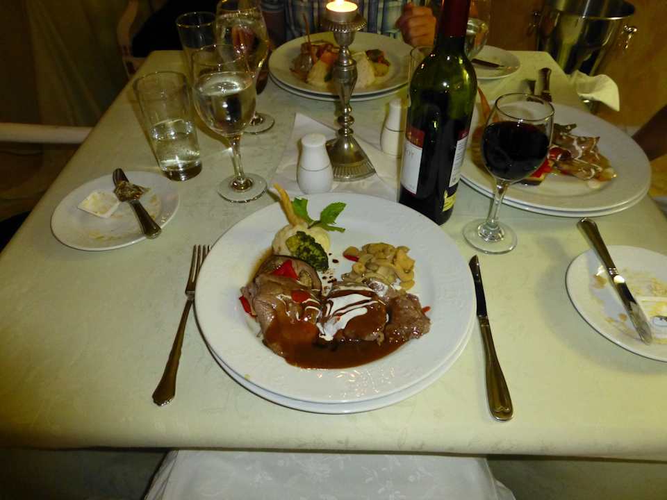 Hauptgericht im Romantico Hotel Playa Pesquero