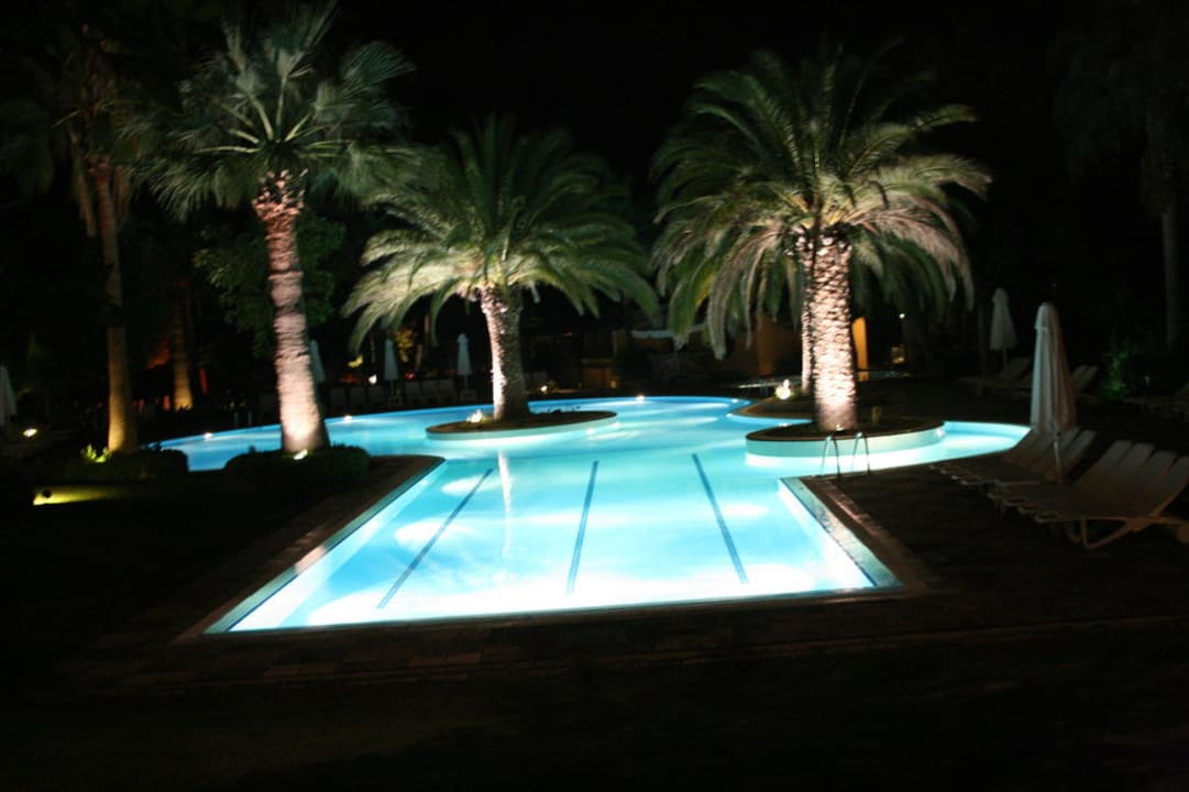 Pool bei Nacht Hotel Grand Side