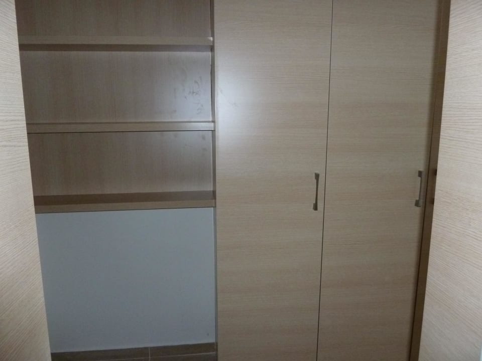 Schrank  Gardenia Hotel