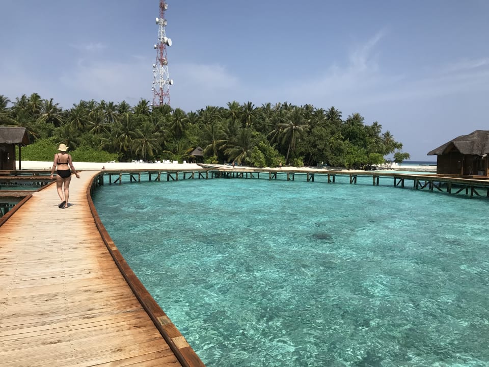 Steg der Wasserbungalow‘s Fihalhohi Maldives