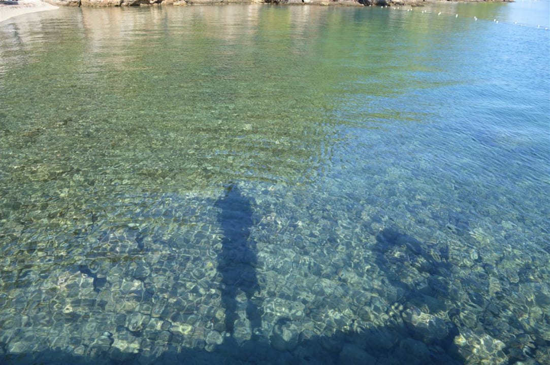 Kristallklares Wasser Hillside Beach Club