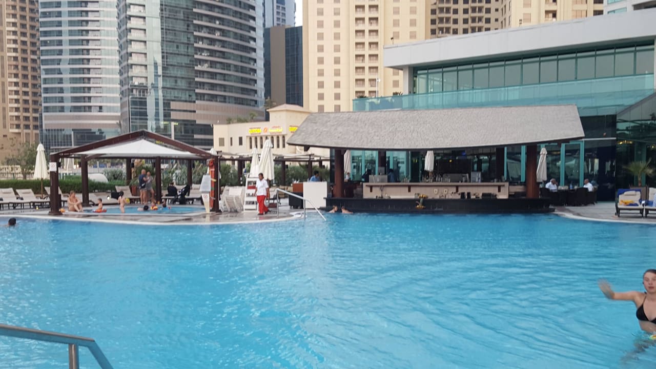 Pool Hilton Dubai Jumeirah