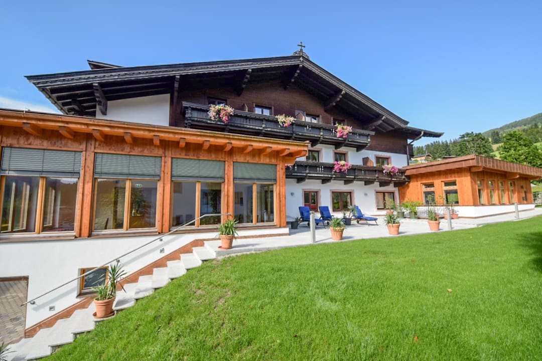 Außenansicht Hotel Skirast