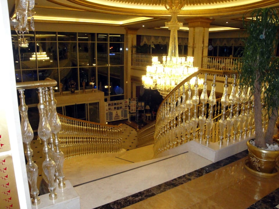 Schön gestaltete Treppe Diamond Excellence Resort & Spa