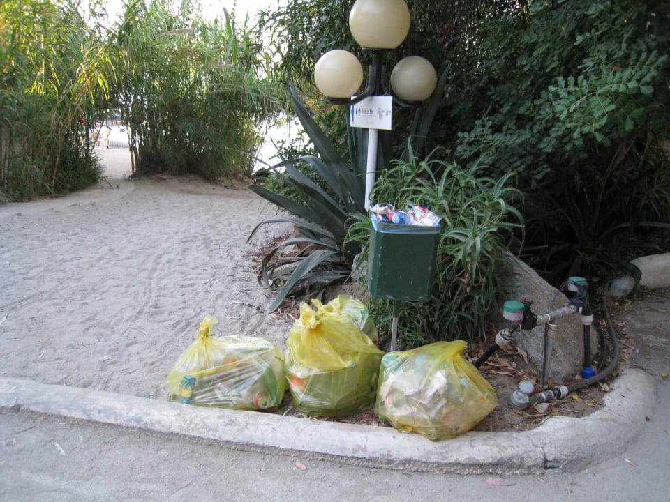 Bereich Telis - leider auch Dreck und Müll Arbatax Park Resort - Dune