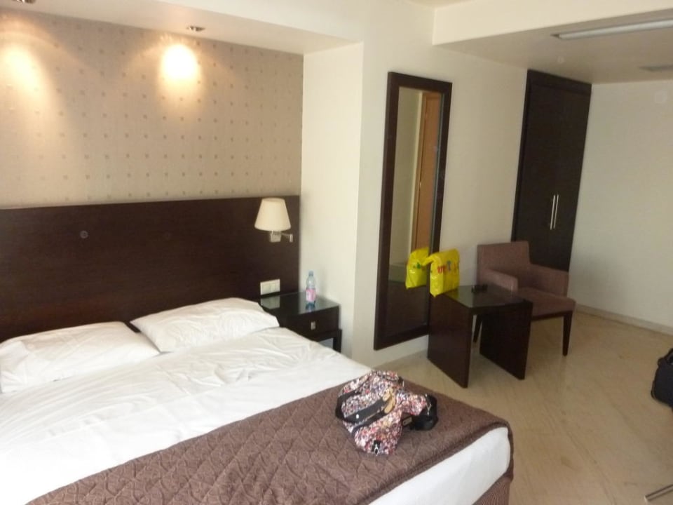 Zimmer aus Perspektive vom Fenster Davitel - The Tobacco Hotel