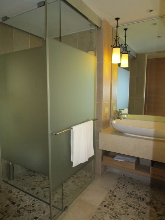 Bad / Dusche / WC The Westin Resort Costa Navarino