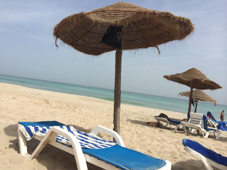 Hotelstrand mit Liegen The Ksar Djerba Charming Hotel & SPA
