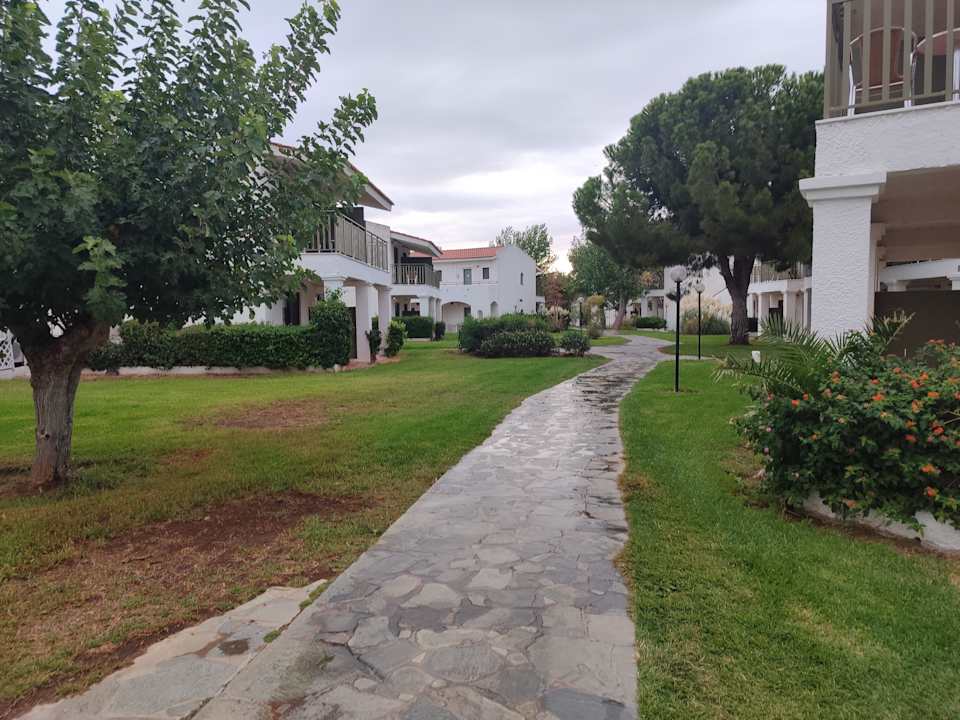 Gartenanlage Golden Coast Hotel & Bungalows