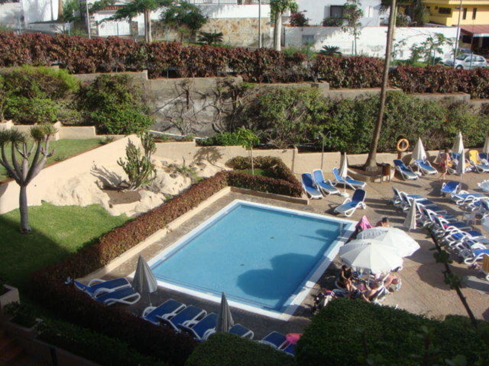 Kinderpool, Liegen, Schirme, alles da Iberostar Waves Bouganville Playa
