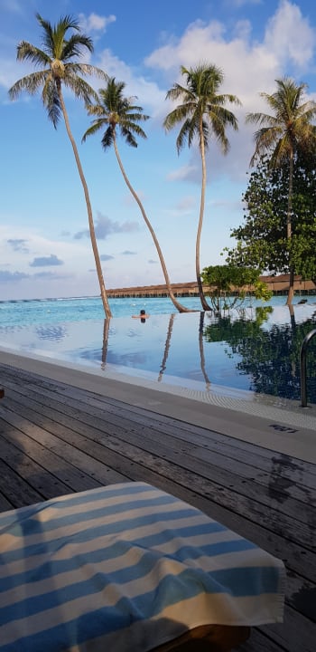 Pool Meeru Maldives Resort Island