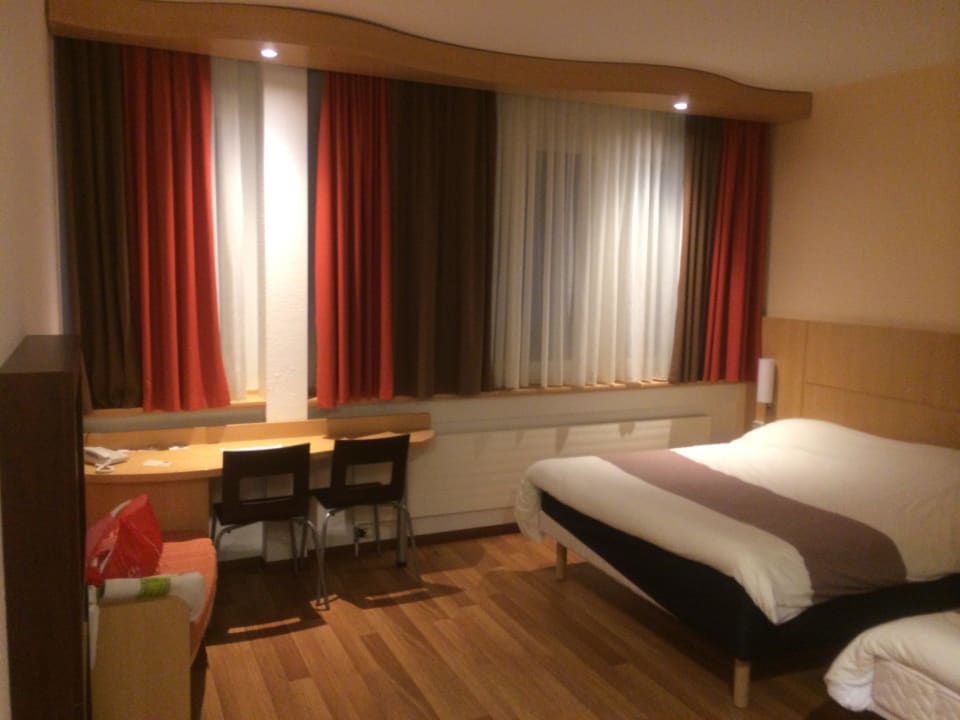 Blick ins Zimmer ibis Hotel Luzern Kriens
