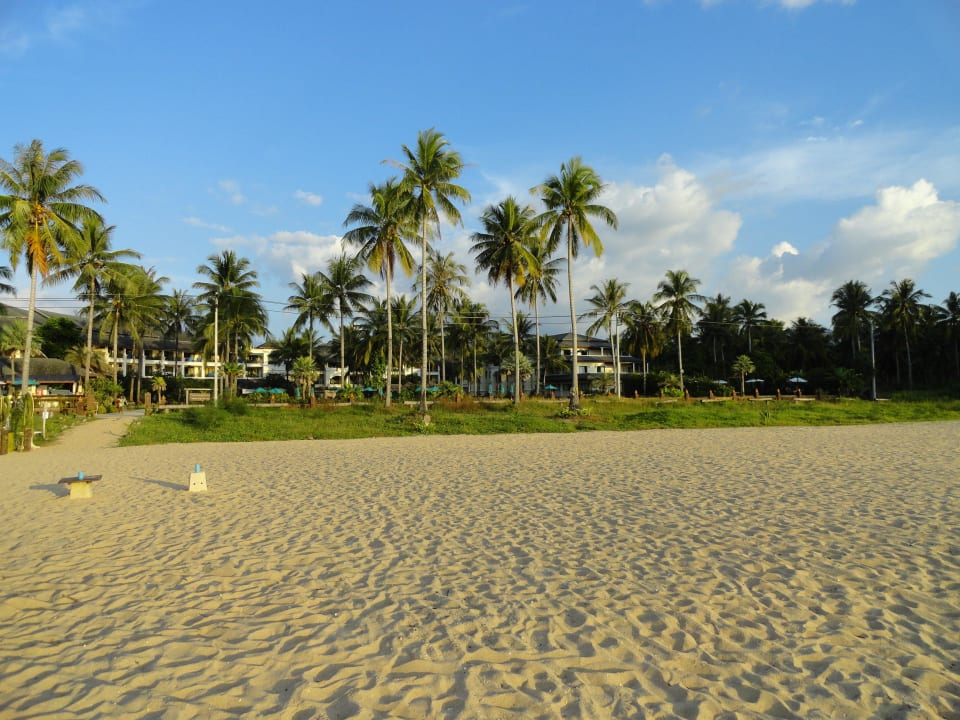 Blick auf die Hotelanlage Khaolak Orchid Beach Resort