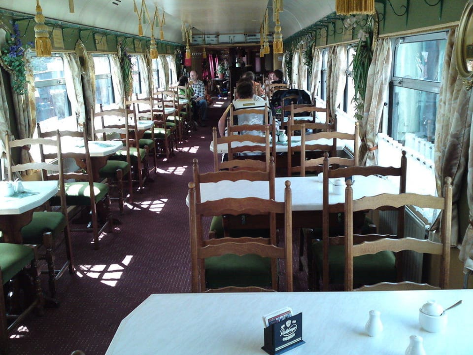 Restaurant im Wagon Wolkensteiner Zughotel