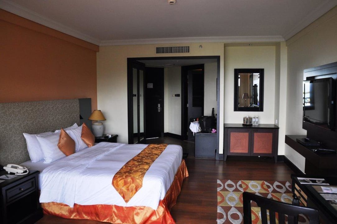 Großes gemütliches Zimmer Hotel Nexus Resort Karambunai