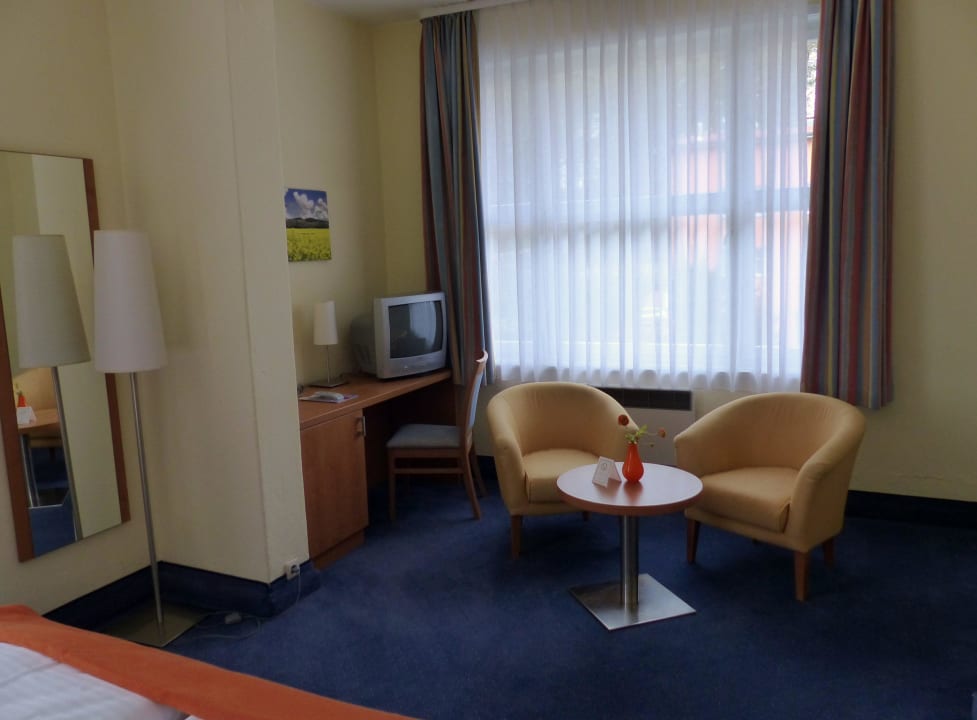 Sitzecke und TV Hotel Xenia