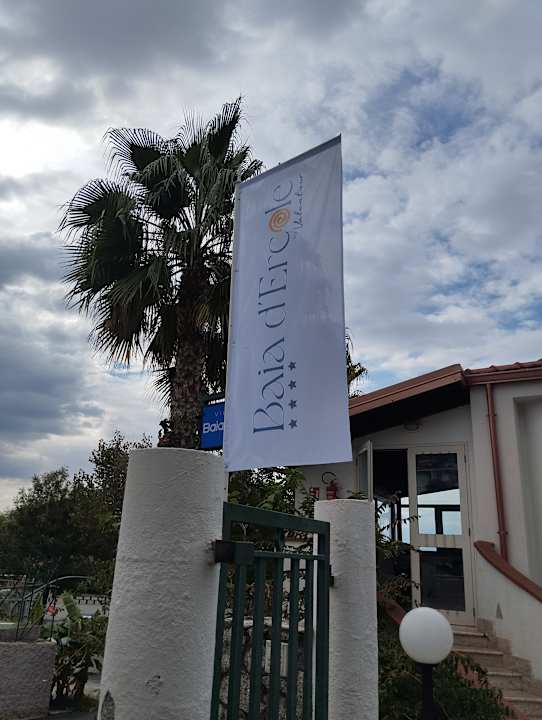 Außenansicht Villaggio Baia d'Ercole