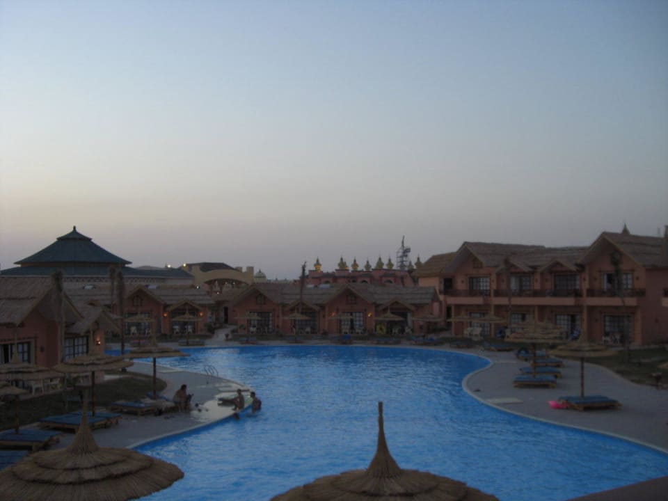 Unser Ausblick auf den Pool Pickalbatros Jungle Aqua Park Resort - Neverland Hurghada