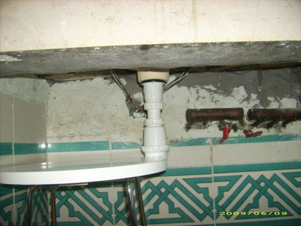 Unter dem Waschbecken El Mouradi Club Kantaoui