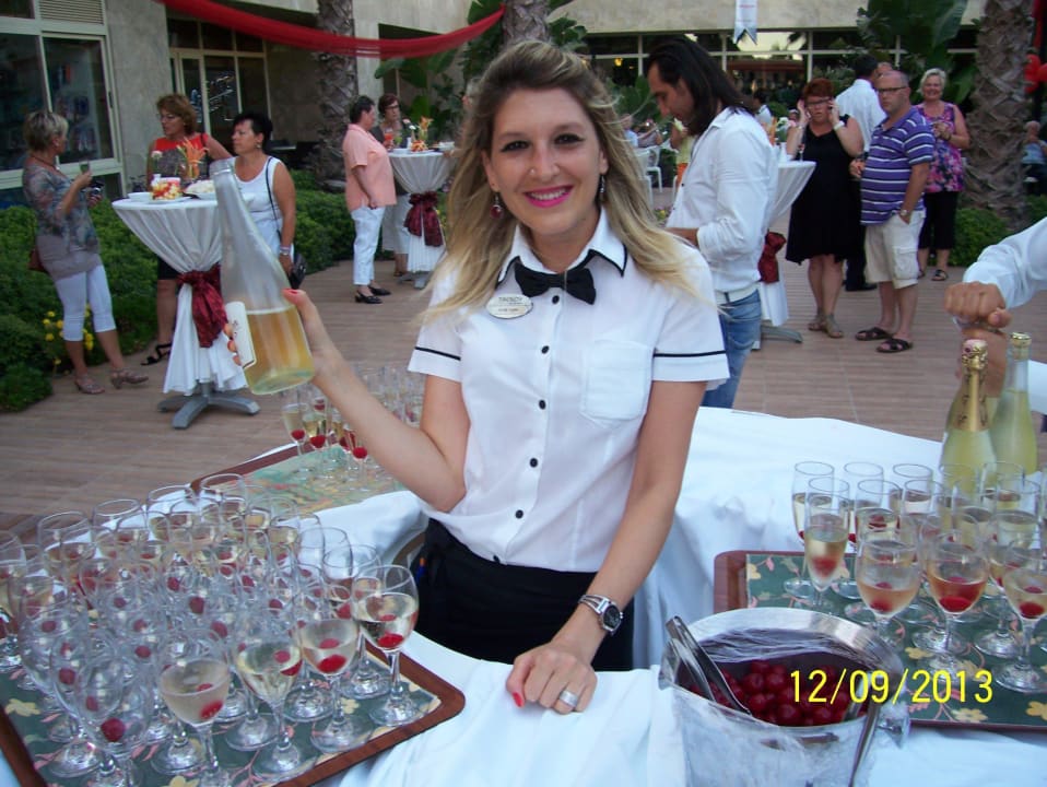 Ayse mixt leckere Cocktails Sentido Trendy Verbena Beach