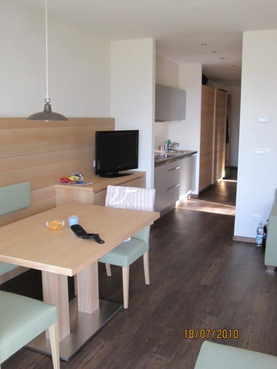 Wohnraum und Küchenzeile Alagundis Apartment Residence