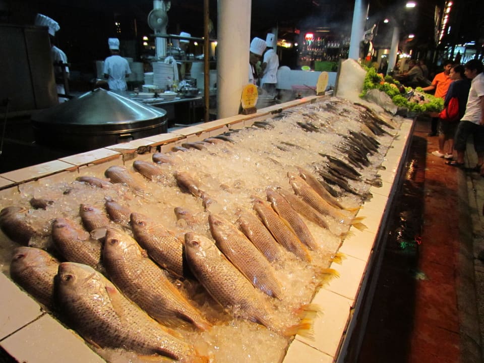 Angebot frischer Fisch Holiday Inn Resort Phuket